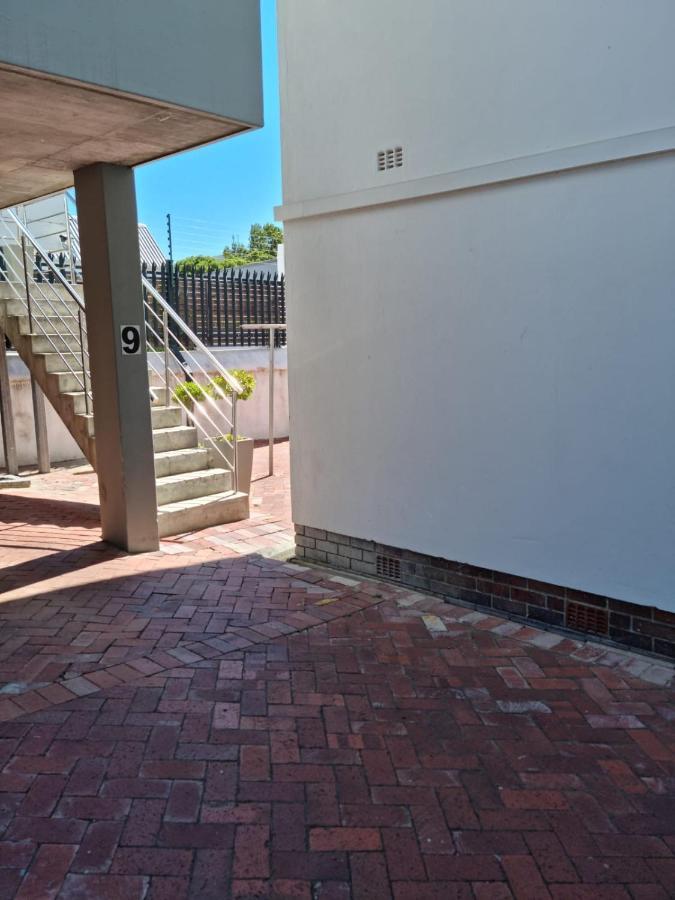 Modern, Centrally Located Dorp Street Apartment Stellenbosch Exterior foto